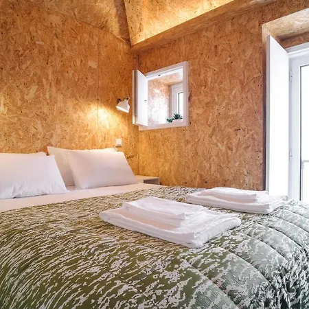 Friendly Border Design Apartment Lisbon