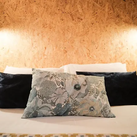 Friendly Border Design Apartment Lisbon