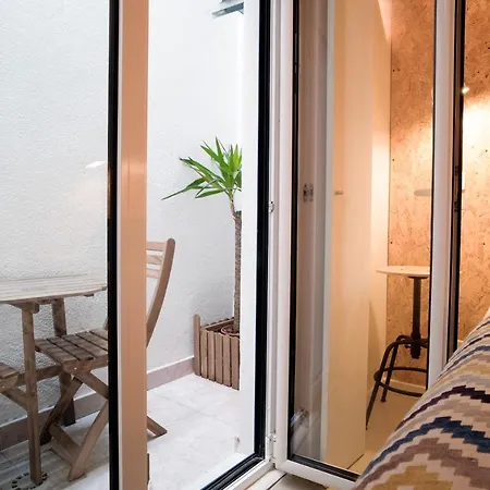 Apartment Friendly Border Design Lisbon